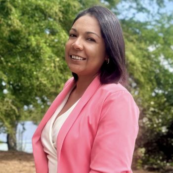 ANNAÏCKCONSULTANTE RECRUTEMENT Écoute, engagement et passion : le triptyque d'Annaïck pour guider les talents vers de nouveaux horizons. Grâce à son expertise en recrutement, elle accompagne les entreprises avec bienveillance et un sens du détail aiguisé.